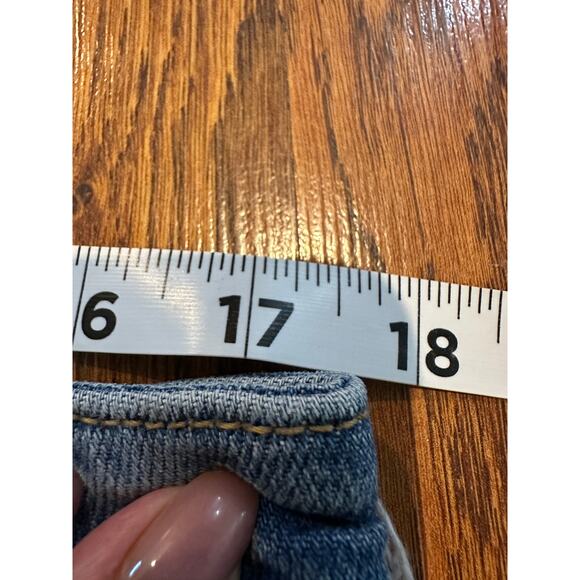 Old Navy Women's Raw Hem Distressed Denim Mini Skirt Medium Wash Size 14 - Picture 6 of 8